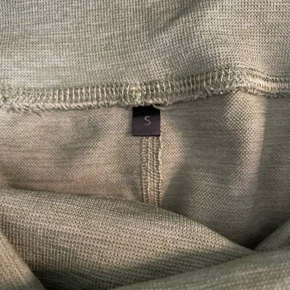 ALPHALETE Halo High Rise Compression Leggings in Sage Green Size S - Picture 9 of 11